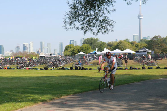 Dream Team Triathlon biker